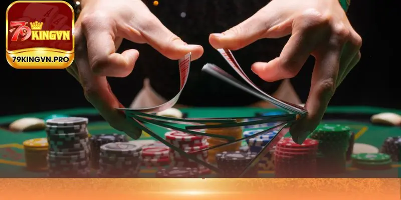 Vòng showdown sẽ diễn ra nếu có 2 thành viên trụ lại sau vòng river